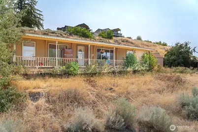 42 31st Street NE, East Wenatchee, WA 98802 - Photo 1
