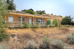 42 31st St NE, East Wenatchee, WA 98802 - Photo 1