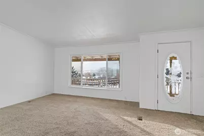 42 31st Street NE, East Wenatchee, WA 98802 - Photo 3