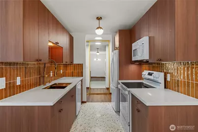 13229 Linden Avenue N #507B, Seattle, WA 98133 - Photo 5