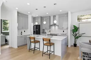 2726 NE Blakeley St, Seattle, WA 98105 - Photo 13