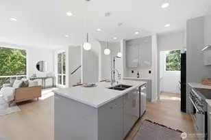 2726 NE Blakeley St, Seattle, WA 98105 - Photo 17