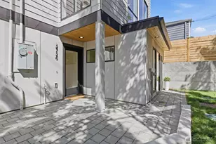 2726 NE Blakeley St, Seattle, WA 98105 - Photo 3