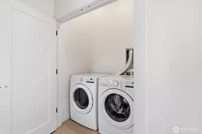 2726 NE Blakeley Street, Seattle, WA 98105 - Photo 27