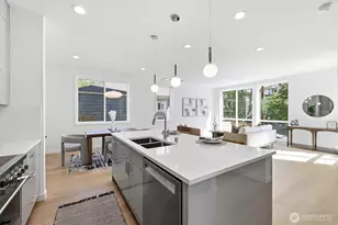 2726 NE Blakeley St, Seattle, WA 98105 - Photo 15
