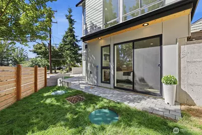 2726 NE Blakeley Street, Seattle, WA 98105 - Photo 9