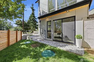 2726 NE Blakeley St, Seattle, WA 98105 - Photo 9
