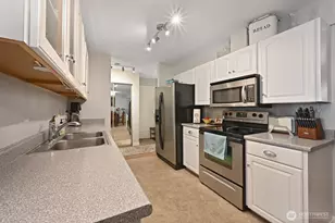 9416 1st Ave NE, Seattle, WA 98115 - Photo 11