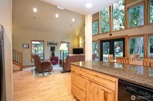 7073 Rainier Way, Glacier, WA 98244 - Photo 13