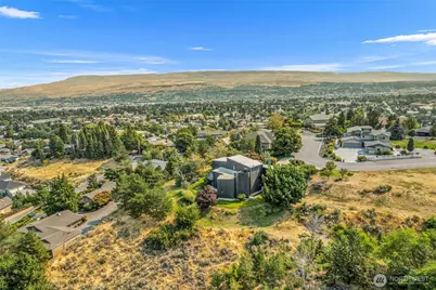 916 Skyline Place, Wenatchee, WA 98801 - Photo 7