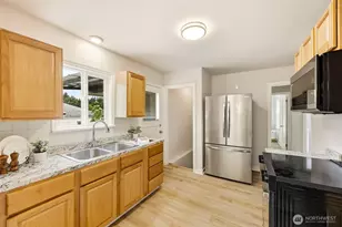 10713 15th Ave NE, Seattle, WA 98125 - Photo 13
