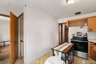 215 99th St E, Tacoma, WA 98445 - Photo 9