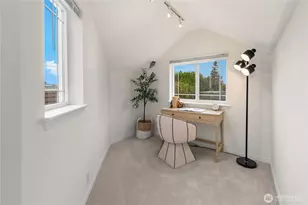 2038 Franklin Ave E, Seattle, WA 98102 - Photo 17