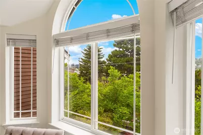 2038 Franklin Avenue E, Seattle, WA 98102 - Photo 11