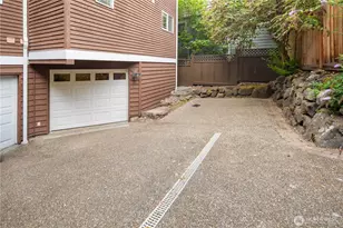2038 Franklin Ave E, Seattle, WA 98102 - Photo 25