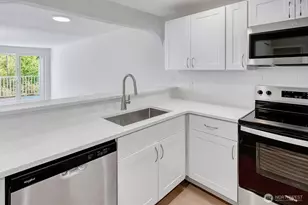 12740 NE 10th Pl, Bellevue, WA 98005 - Photo 15