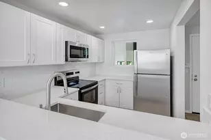12740 NE 10th Pl, Bellevue, WA 98005 - Photo 9