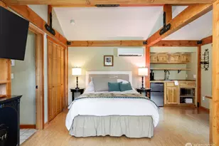 8015 Cultus Bay Rd, Clinton, WA 98236 - Photo 29