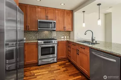10610 NE 9th Place #903, Bellevue, WA 98004 - Photo 3