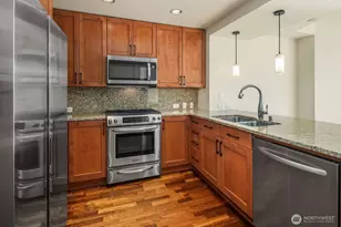 10610 NE 9th Pl, Bellevue, WA 98004 - Photo 3