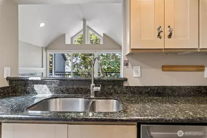 5901 Phinney Avenue N #304, Seattle, WA 98103 - Photo 15