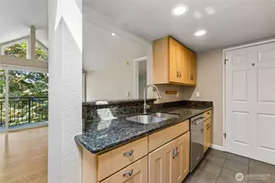 5901 Phinney Ave N, Seattle, WA 98103 - Photo 13