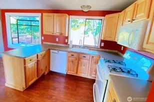 2216 179th St SE, Bothell, WA 98012 - Photo 3
