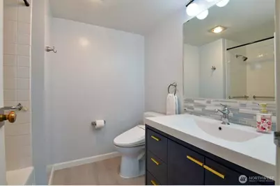 4540 8th Avenue NE #1605, Seattle, WA 98105 - Photo 17