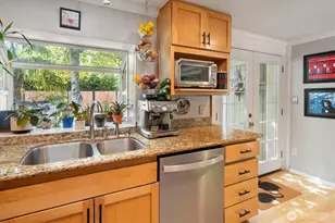 1331 N 121st St, Seattle, WA 98133 - Photo 9