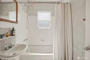 113 NE 60th St, Seattle, WA 98115 - Photo 29