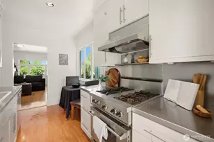 113 NE 60th St, Seattle, WA 98115 - Photo 15
