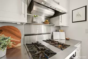 113 NE 60th St, Seattle, WA 98115 - Photo 13