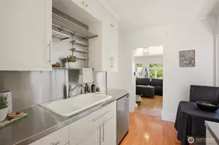 113 NE 60th St, Seattle, WA 98115 - Photo 17