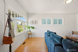 113 NE 60th St, Seattle, WA 98115 - Photo 9