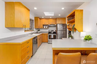 13734 Stone Avenue N, Seattle, WA 98133 - Photo 5