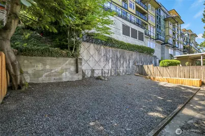 1915 Dexter Avenue N, Seattle, WA 98109 - Photo 29