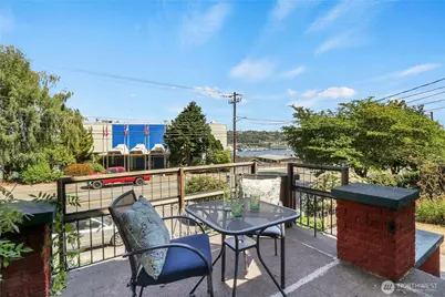 1915 Dexter Avenue N, Seattle, WA 98109 - Photo 3