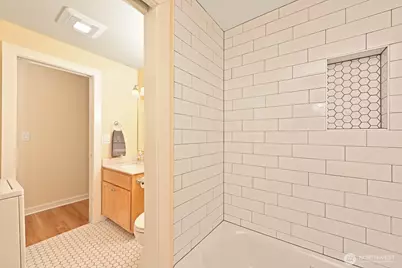 301 W Raye Street #106, Seattle, WA 98119 - Photo 21