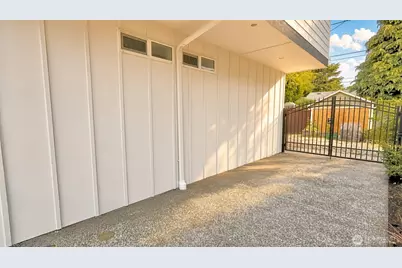 708 N 102nd Street #2, Seattle, WA 98133 - Photo 3