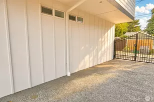 708 N 102nd St, Seattle, WA 98133 - Photo 3