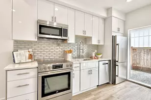 708 N 102nd St, Seattle, WA 98133 - Photo 11