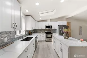 12407 207 Ave E, Bonney Lake, WA 98391 - Photo 5