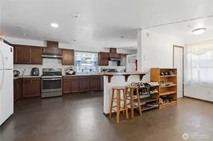 16068 Greenwood Ave N, Shoreline, WA 98133 - Photo 5