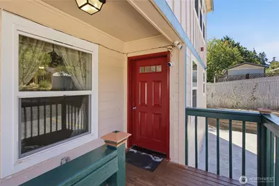 16068 Greenwood Avenue N, Shoreline, WA 98133 - Photo 17