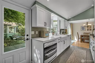 13041 25th Avenue NE, Seattle, WA 98125 - Photo 17