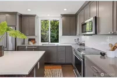 2415 NE 77th Street, Seattle, WA 98115 - Photo 7