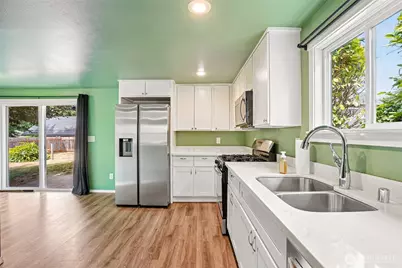 811 S 88th Street, Tacoma, WA 98444 - Photo 11