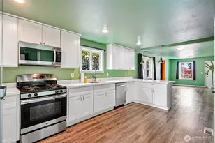 811 S 88th St, Tacoma, WA 98444 - Photo 13