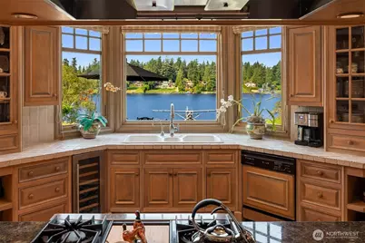 8833 NE 36th Street, Yarrow Point, WA 98004 - Photo 11