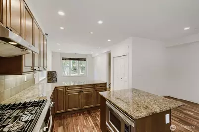 303 Bellevue Way SE, Bellevue, WA 98004 - Photo 11